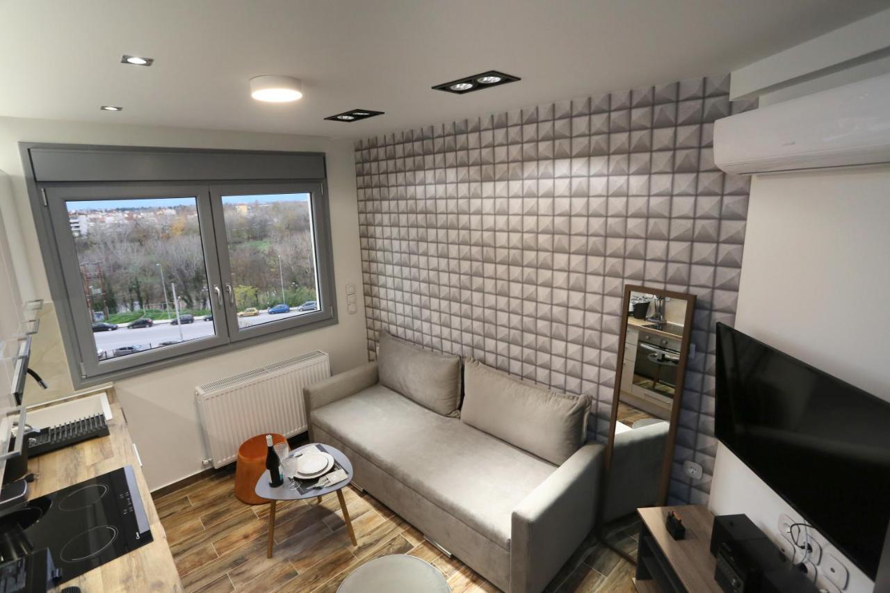 La Larissa Luxury Apartments Dafne Bagian luar foto