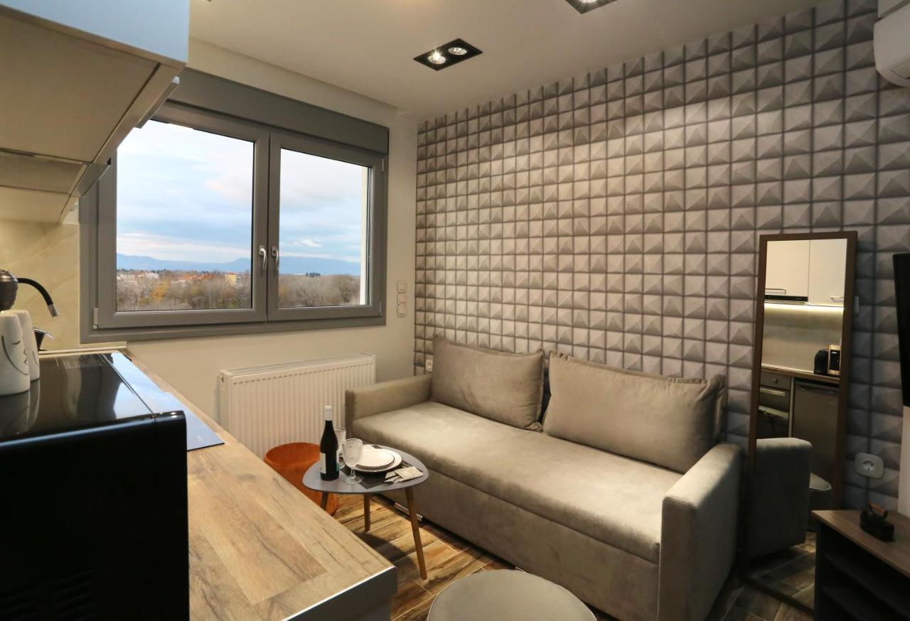La Larissa Luxury Apartments Dafne Bagian luar foto
